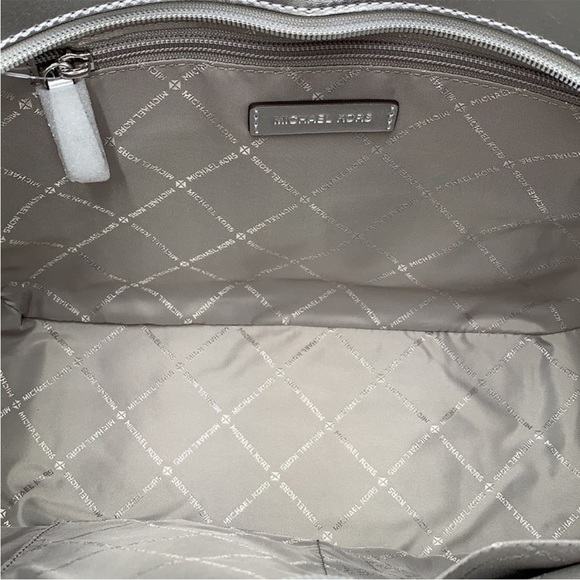 Michael Kors Jet Set Travel Large Chained Tote
Shoulder Bag MK
Silver - Picture 3 of 15